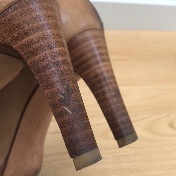 Stuart Weitzman leather heels. - Picture 4 of 5
